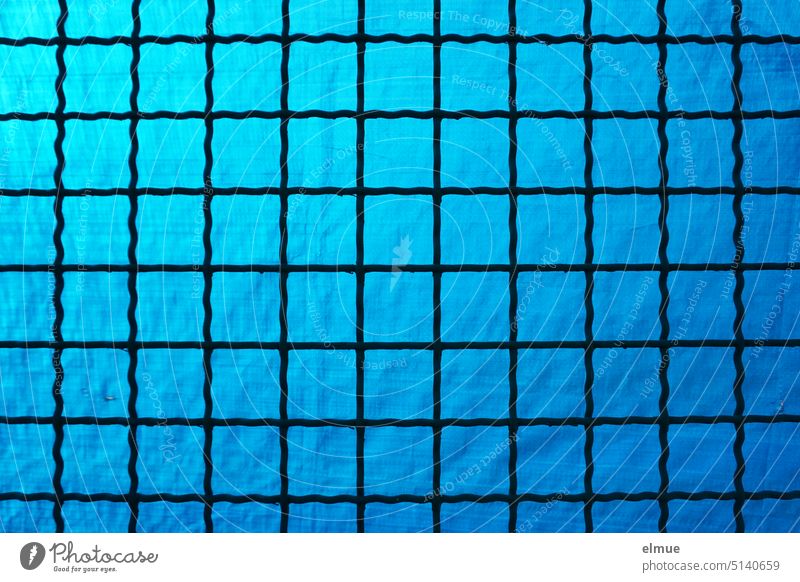 blue plastic tarpaulin behind wire fence / privacy screen Fence Wire fence Wire netting fence Screening Blue tight demarcation meshes Square Blog Boundary line