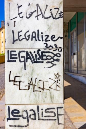 five ways of legalization legalize Cannabis Marijuana Hemp house wall illicit punishable Graffiti legalize it Grass Column