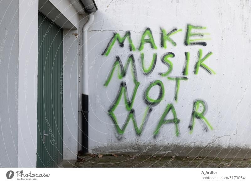 Make Music not War Graffiti Krieg Peaceful musik Wall (building) wand Hope Politics and state Ukraine Ukraine war Freedom Sign Russia Human rights Protest