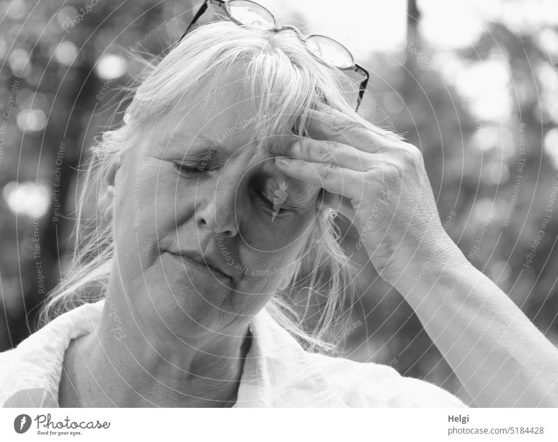 Headache - portrait of woman holding her hand to her forehead with her eyes closed Human being Woman Senior citizen headaches Pain Face arm Hand Closed eyes