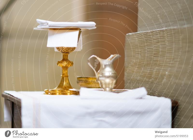 Chalice and host bowl in the Catholic service Church service liturgy pray Goblet Eucharist Eucharistic celebration shell Sync and corrections by n17t01 religion