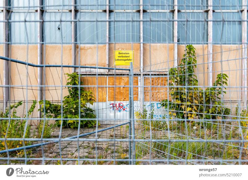 Secured biotope Hoarding Safety Construction site Fence cordon Bans Metalware No trespassing Danger of Life multi-purpose hall Modern architecture Hyparshell