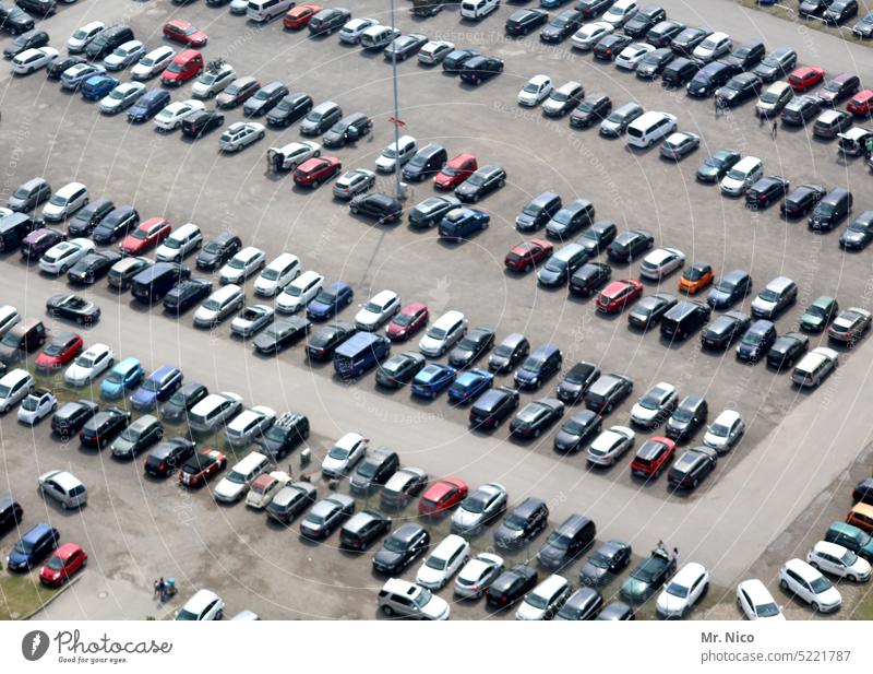 Matchbox I collection Bird's-eye view Classification Row Parking Motor vehicle Parking lot Car Vehicle Means of transport Traffic infrastructure Mobility