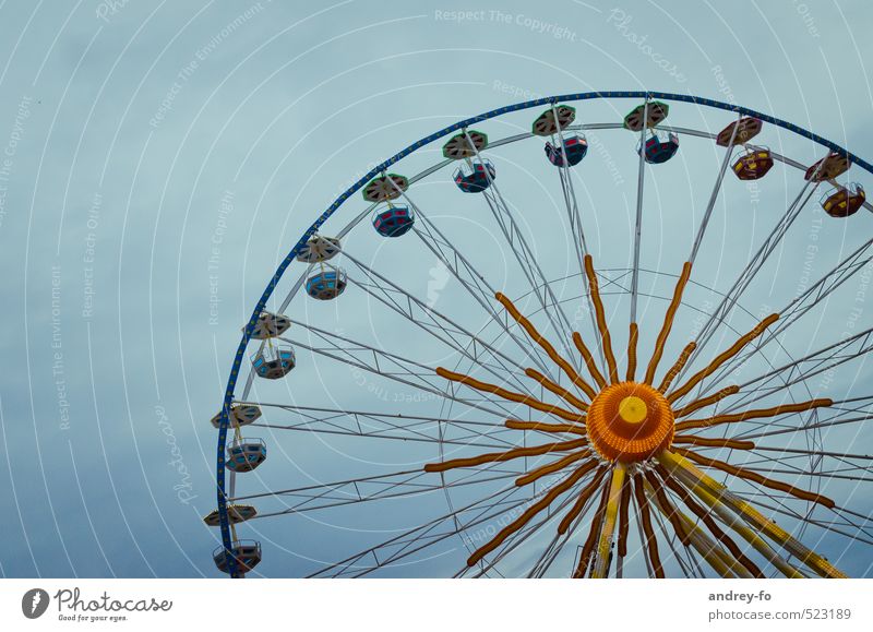 Ferris wheel Leisure and hobbies Illuminate To swing Round Town Joy Fear of heights Adventure Movement Symmetry Radius Sphere Fairs & Carnivals