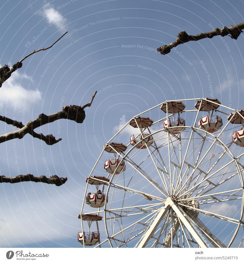 Have a good time Ferris wheel Amusement Park Fairs & Carnivals Leisure and hobbies Rotate Theme-park rides Vertigo Joy Feasts & Celebrations Sky Tall