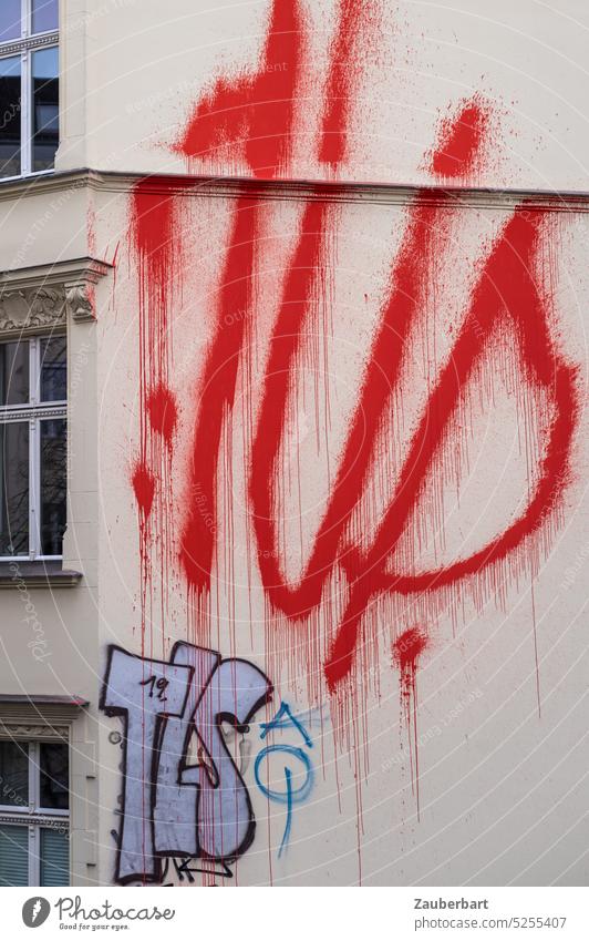 Flaming red letters and tags melt away on bright Gründerzeit facade Graffiti Tagging (graffiti) Red sprayer flaming Letters (alphabet) Daub Damage to property