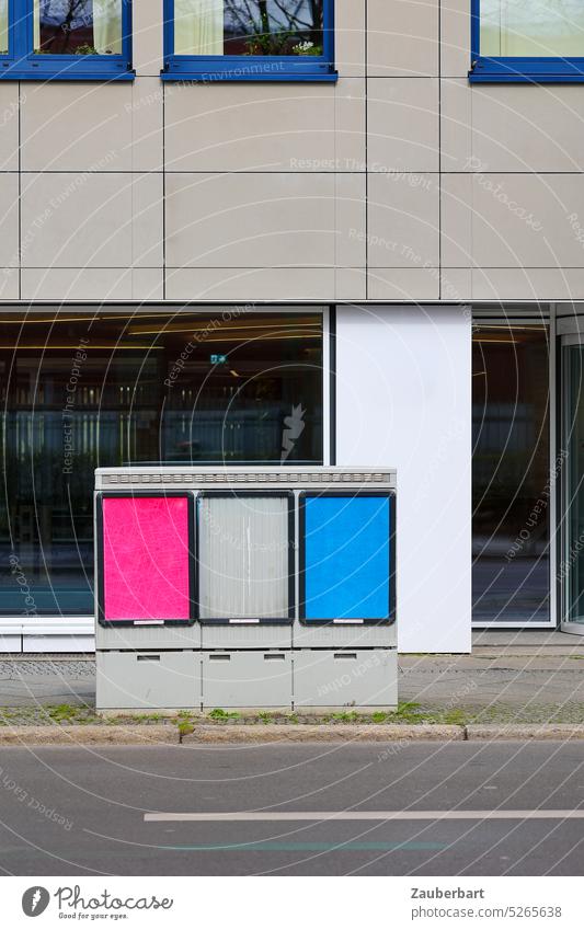Neatly divided modern facade, distribution box, color areas in light gray, pink and blue. Facade Abstract geometric junction box Blue Gray Pink Street Modern