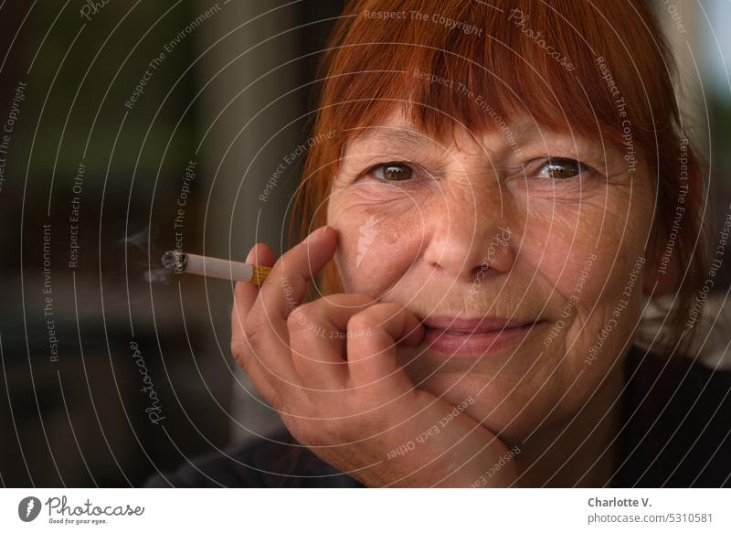 Mainfux I Relaxed smoking Woman portrait portrait of a woman Face Face of a woman red hair Red-haired Smoking Smoky Cigarette Cigarette smoke sovereign relaxed