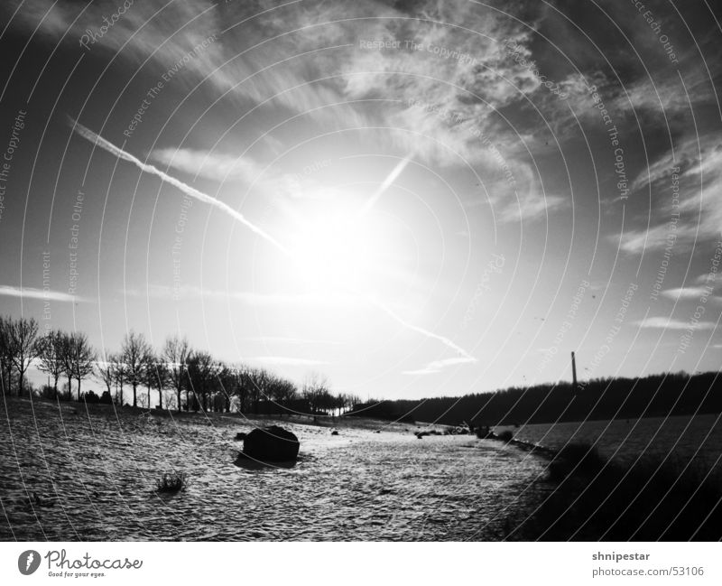 Winter sun in LE Leipzig Cold Golden section Relaxation East Kulkwitzer Lake Serene Think Breathe To enjoy Snow Water Stone Black & white photo le