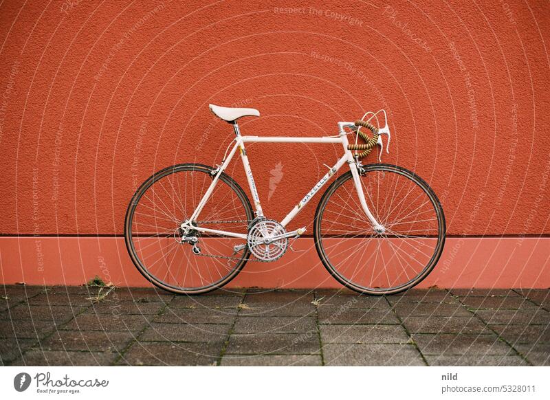 White vintage racer on red background Racing cycle Bicycle Retro Lifestyle Athletic Exterior shot Mobility Sports Colour photo Leisure and hobbies Cycling Red