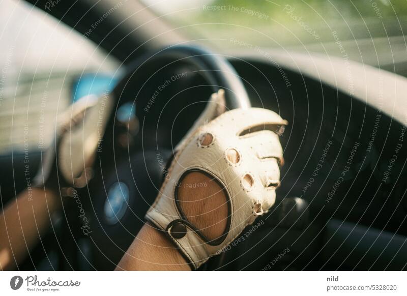 senk ju for treweling - Stylish with a glove Driver's glove Leather Detail Retro vintage Nostalgia Style Old fashioned Colour photo Driving Motoring
