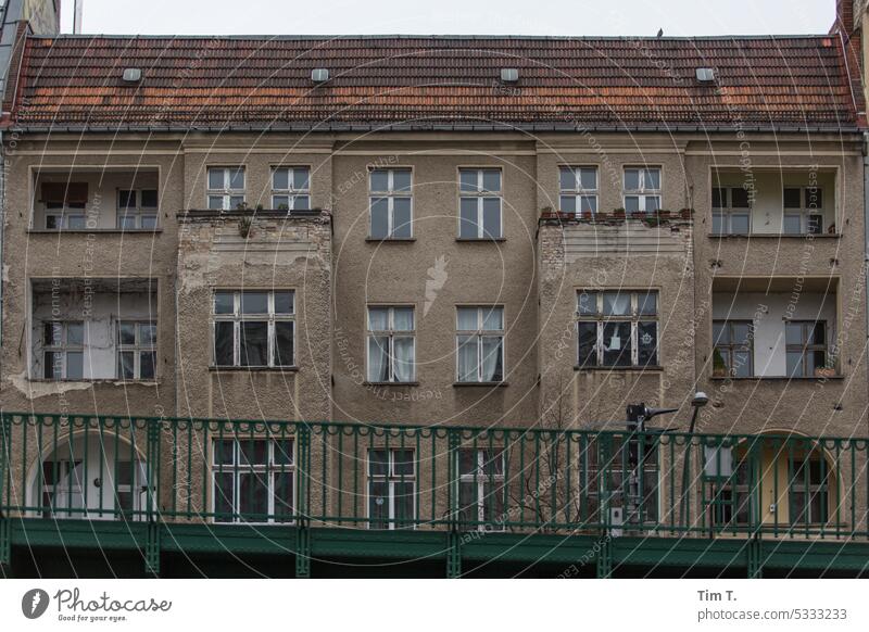 Old building Berlin Prenzlauer Berg Schönhauser Allee Colour photo unrefurbished Downtown Capital city Exterior shot Town Old town Deserted Manmade structures