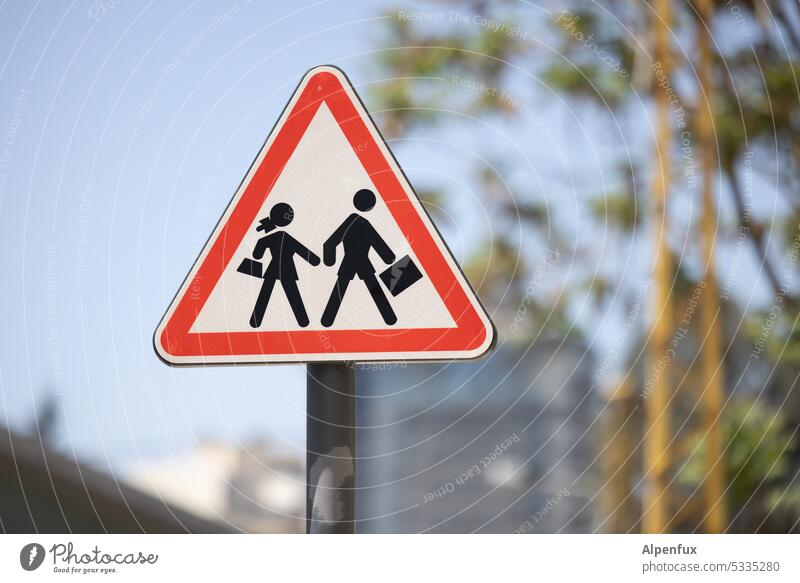 Attention kidnapping Signs and labeling School Kindergarten sign Warning sign Warning label Clue Signage esteem Safety children Caution peril Road sign