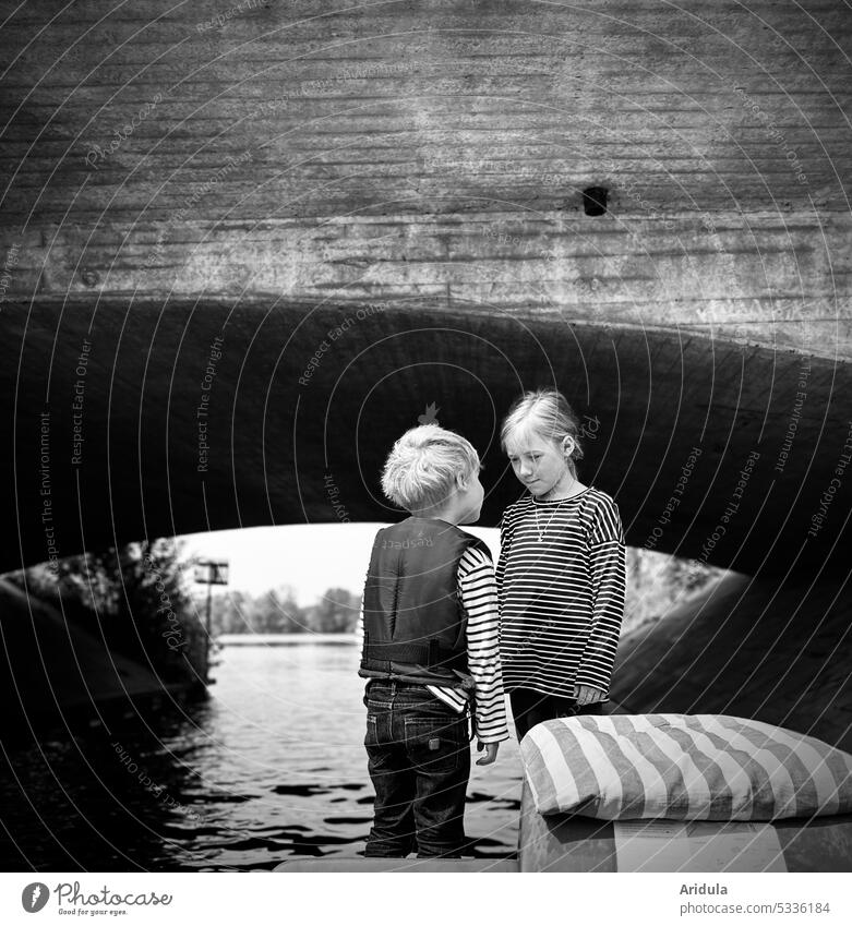 Juxtaposition | The conflict children Infancy Brothers and sisters boat Pedalo Water Bridge Concrete Concrete bridge Passage Trip Leisure and hobbies