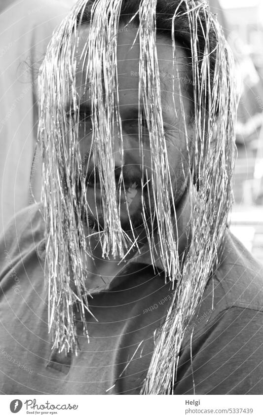 Mainfux-UT | almost incognito ... with tinsel hairstyle Human being Man portrait Tinsel Hair accessories covert Adults Hair and hairstyles Head Exterior shot
