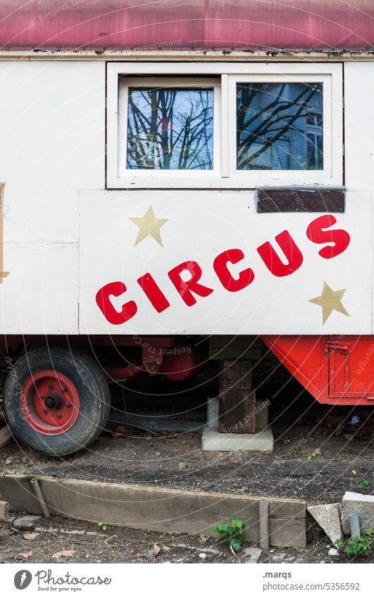 circus Circus trailer Trailer Tire Vehicle Culture Event Circus act Entertainment entertainment entertainment enterprise Window Characters Star (Symbol)