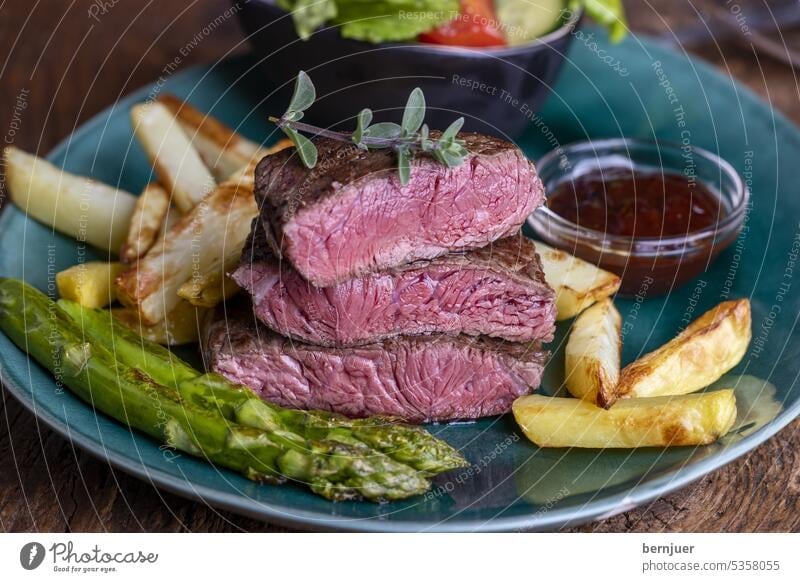 Steak with asparagus and fries sirloin Asparagus Roasted Meal Eating Dinner seethed Vegetable Portion Fresh Kitchen Delicious Gourmet Lunch Barbecue (apparatus)