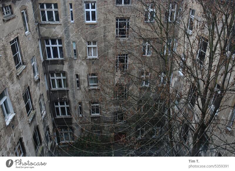 Backyard Prenzlauer Berg Courtyard Berlin Colour photo Decline unrefurbished Day House (Residential Structure) Downtown Town Old town Capital city Old building