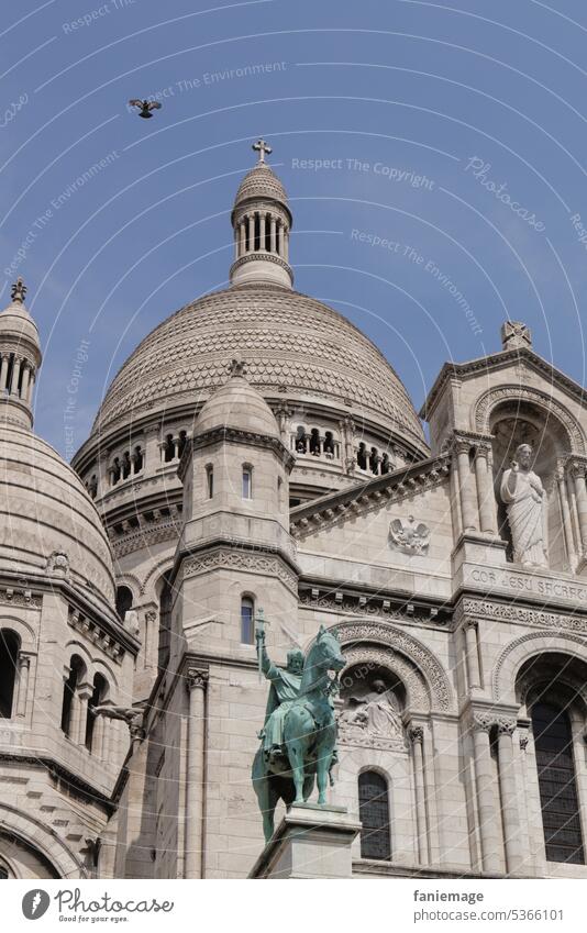 Sacré <3 Taube Friedenstaube Sacré Coeur Paris Monument Denkmal Kirche Gotteshaus Kathedrale Glauben Religion Turm Reiter Reiterstatue Statue Tourismus berühmt