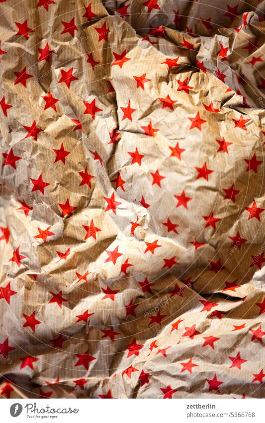 Wrapping paper with red stars Design dessin crease Gift Gift wrapping kinks ball. waste Pattern Paper Wastepaper szern Packaging packaging paper crumpled Knot