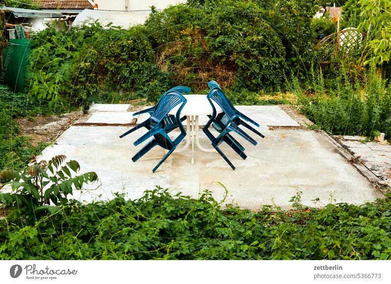 Four chairs, one table Branch Tree Relaxation Family holidays Garden Outdoor furniture Hedge allotment Garden allotments Deserted monoblock Furniture