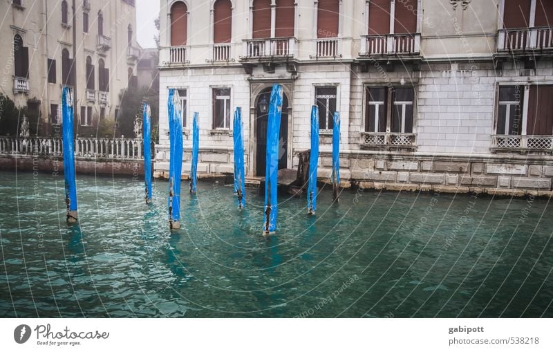 Water level: critical Venice Town Old town House (Residential Structure) Manmade structures Building Architecture Facade Balcony Tourist Attraction Transport