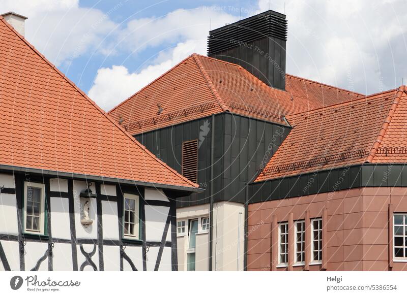 Mainfux-UT | old buildings with red roofs House (Residential Structure) Half-timbered house Building Architecture Old Historic Roof Tiled roof half-timbered
