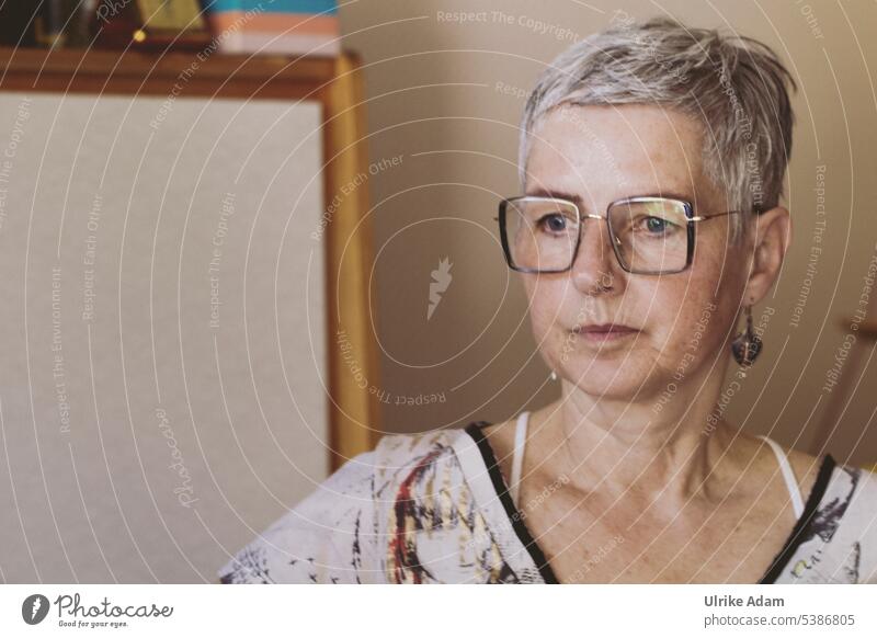 Mainfux | 'I wonder if that's right?' Woman looks skeptical Short-haired Meditative Gray-haired Eyeglasses Feminine Adults Human being Skeptical Asking look