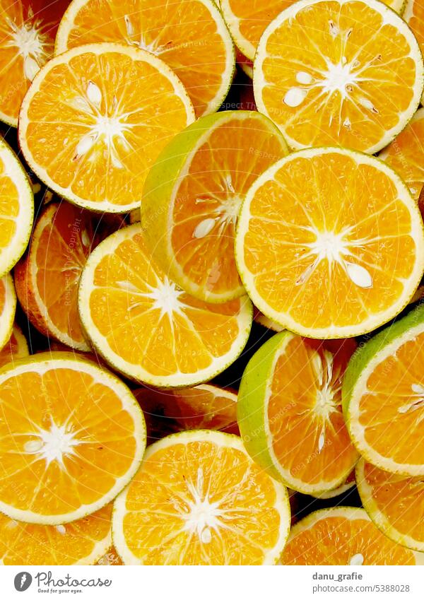 Halved oranges Oranges halved Citrus fruits Fruit Fresh Juicy cute Vitamin-rich Vitamin C Food Healthy Eating Colour photo
