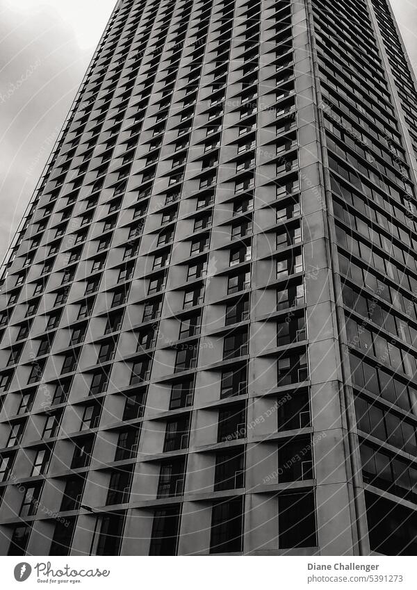 Tall repetitive building! #highrise#building#city#blackandwhite#london#skyscraper office view urban business