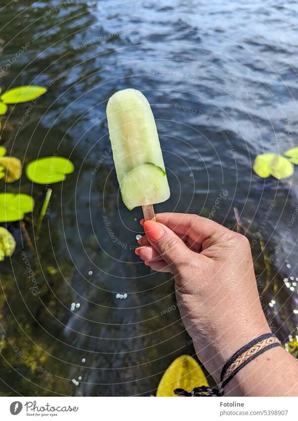 Off to the water and enjoy a delicious ice cream. Today we have a popsicle in the flavor cucumber / lime. Hmmmmmm! Ice ice on a stick Ice cream Summer Food