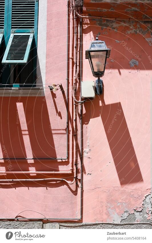 Shutter and lamp cast shadows on pink facade, power lines divide the picture Window Lantern Shadow obliquely Facade Pink Italy Italian voyage travel