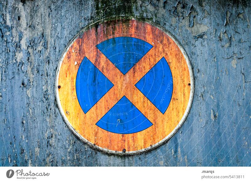 prohibition sign Signs and labeling Bans Prohibition sign No standing StVO Clearway Road traffic Wall (building) Blue Decline Colour Road sign Close-up