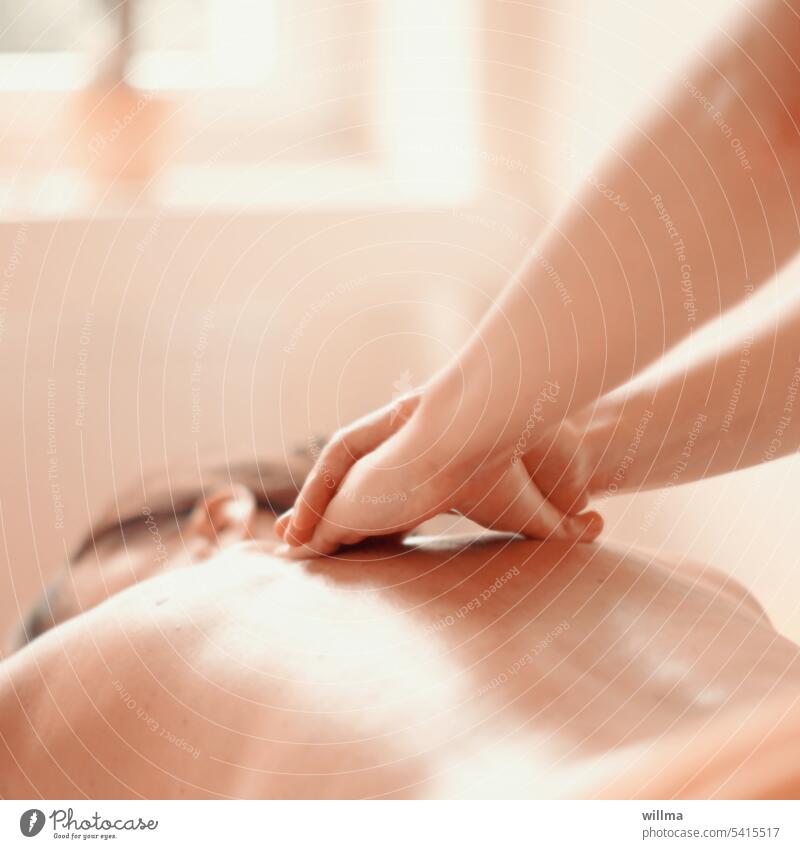 back massage Physiotherapy Wellness Back Massage Body hands Well-being Touch naturopathy practice Masseur Lomi Lomi Nui Healthy Medical treatment