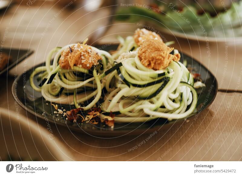 Zucchini spaghetti Spaghetti lowcarb salubriously Vegetable biography Bolognese Restaurant Essen refreshingly Lifestyle To enjoy Diet