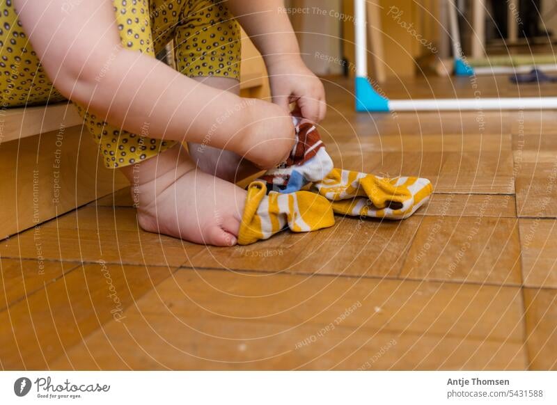 Toddler practices putting on socks Put on socks montessori Sit Attract feet Documentary Photos of everyday life Child