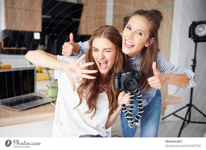 Portrait of bloggers having fun portraits cameras Emotions Feeling Feelings Sentiment Sentiments laugh Laughter human human being human beings humans person