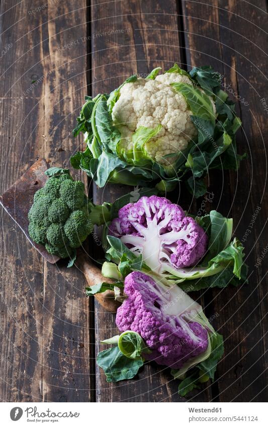 Purple and white cauliflower and broccoli on dark wood food and drink Nutrition Alimentation Food and Drinks Variety diversity Diverse varied diversification