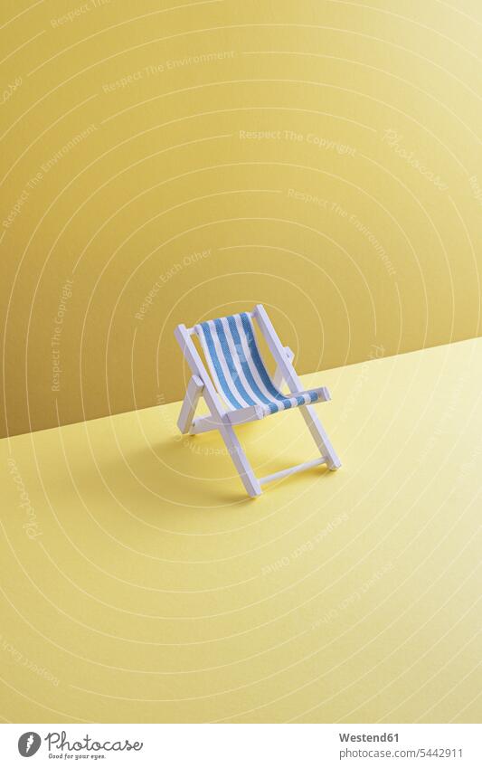 Single beach chair on yellow ground, 3D Rendering single object 1 one shadow shadows Shades studio shot studio shots studio photograph studio photographs