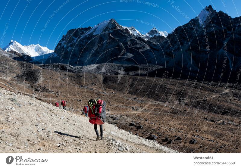 Nepal, Himalaya, Khumbu, Everest region, Cho la View Vista Look-Out outlook Achievement Accomplish achieving Accomplishment nature natural world group of people
