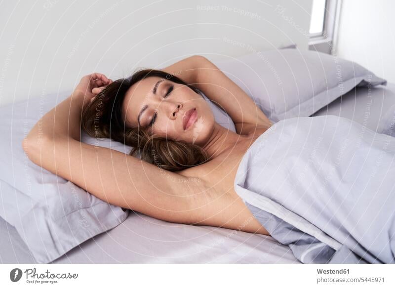 Portrait of woman sleeping in bed without pyjama naked Nudeness Nudity undressed nude bare beds portrait portraits asleep females women Adults grown-ups