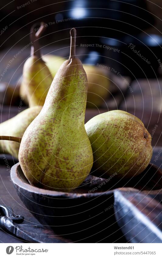 Pears 'Abate Fetel' nobody old knife knives still life still-lifes still lifes Fruit Fruits sort sorts focus on foreground Focus In The Foreground
