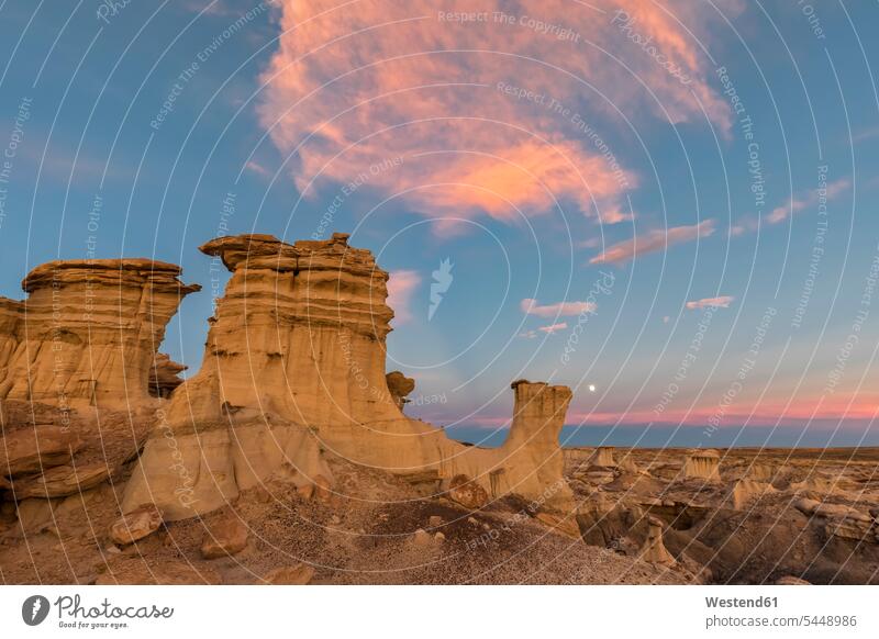 USA, New Mexico, San Juan Basin, Valley of Dreams, Badlands, Ah-shi-sle-pah Wash, sandstone rock formation, hoodoos at dusk Rock Formations full moon outdoors