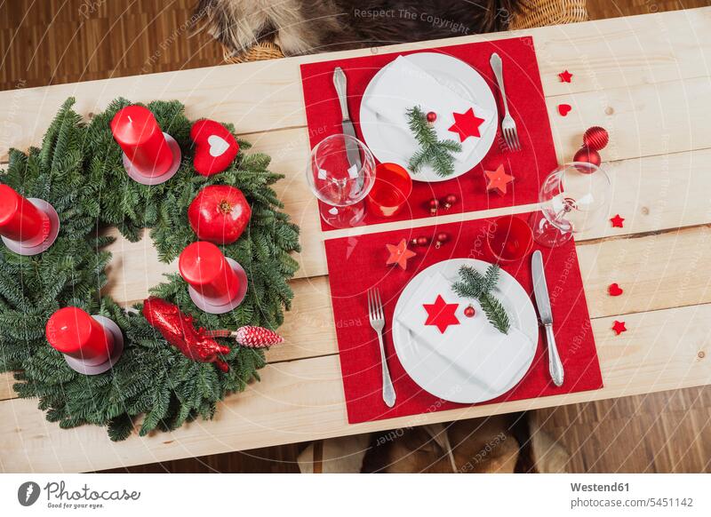 Festively decorated table for Christmas bird's eye view from above Birds-Eye Perspective top view Birds-Eye View overhead view place mat Place Mats X-Mas yule