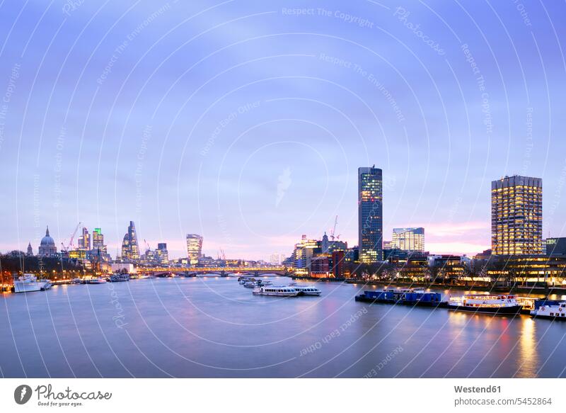 UK, London, skyline with River Thames at dawn atmosphere atmospheric mood moody Atmospheric Mood Vibe Idyllic View Vista Look-Out outlook cloudy cloudiness