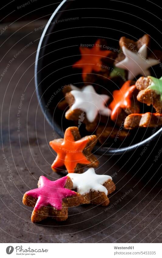 Home-baked coloured cinnamon stars Choice choose choosing choices baked goods pastries christmas time yule-tide yuletide various different white divers