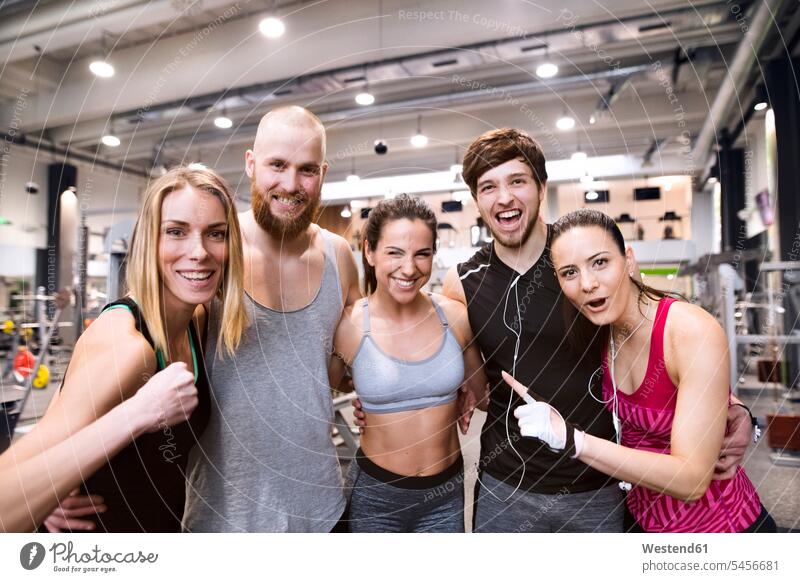 Group of sportive people in gym. Happy fit friends workout, exercise in  fitness club Stock Photo - Alamy