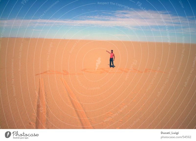 welcome to adac-country Africa Algeria Niger Navigation system Loneliness Right ahead Border Border checkpoint Horizon Desert Sahara Ténéré desert Sand