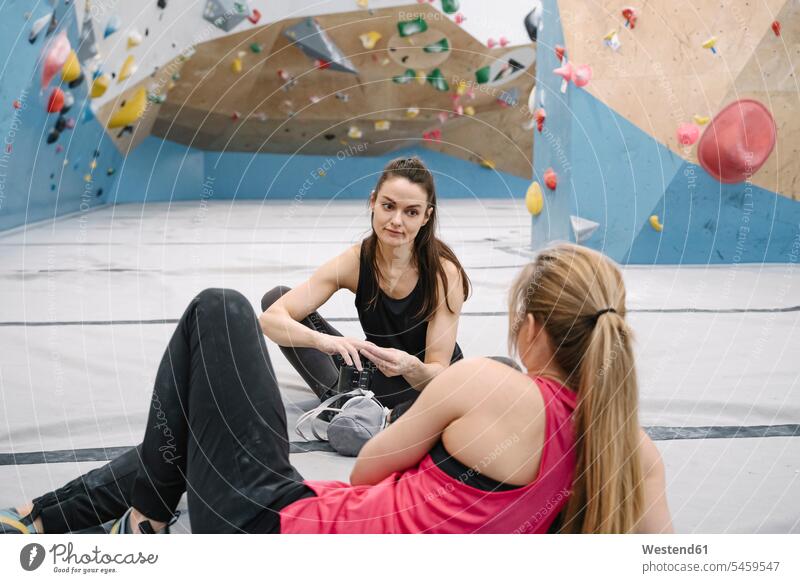 Two women having a break in climbing gym (value=0) human human being human beings humans person persons caucasian appearance caucasian ethnicity european 2