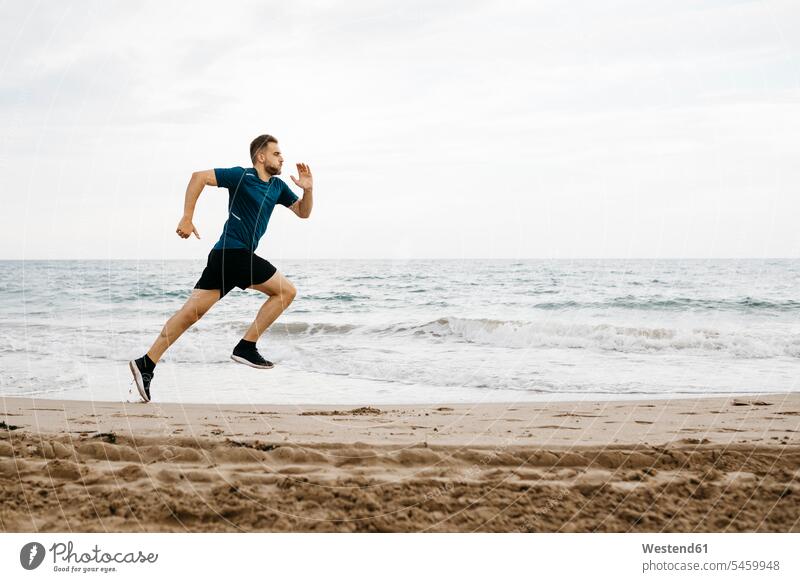 Jogger at the beach human human being human beings humans person persons caucasian appearance caucasian ethnicity european 1 one person only only one person